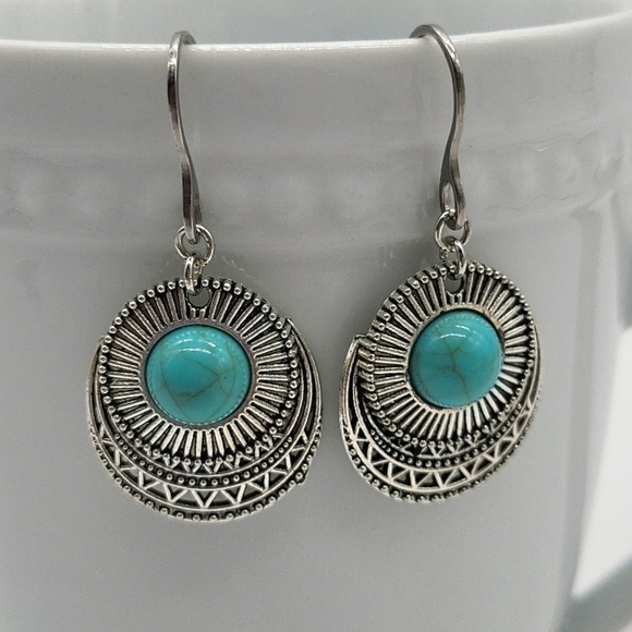 372- Handmade Boho Dangle Earrings NWT - Picture 2 of 5